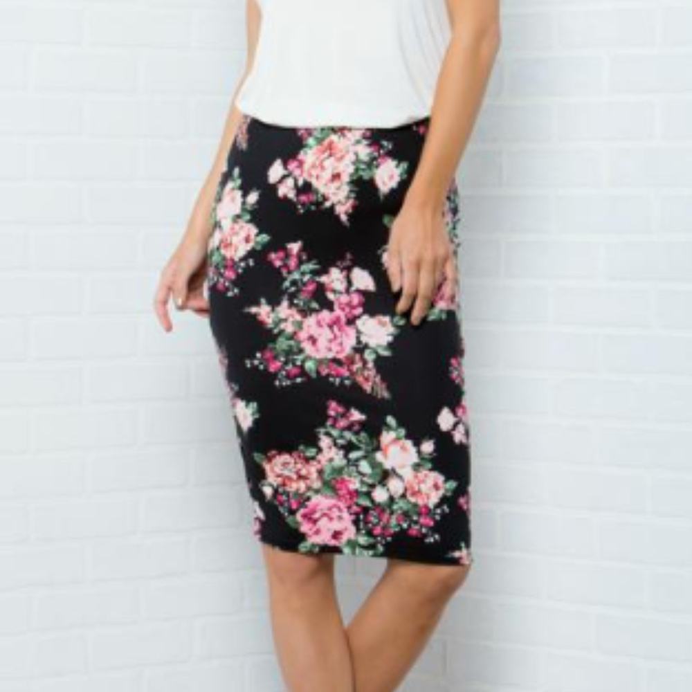 Soft Black Floral Pencil Skirt